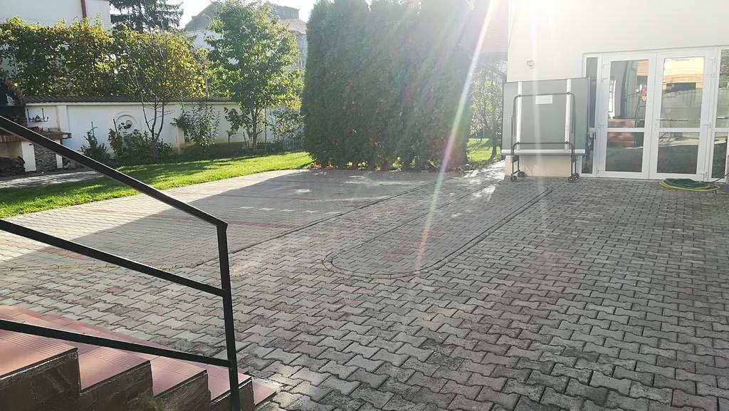 BistriţaApartament Alphaアパートメント エクステリア 写真